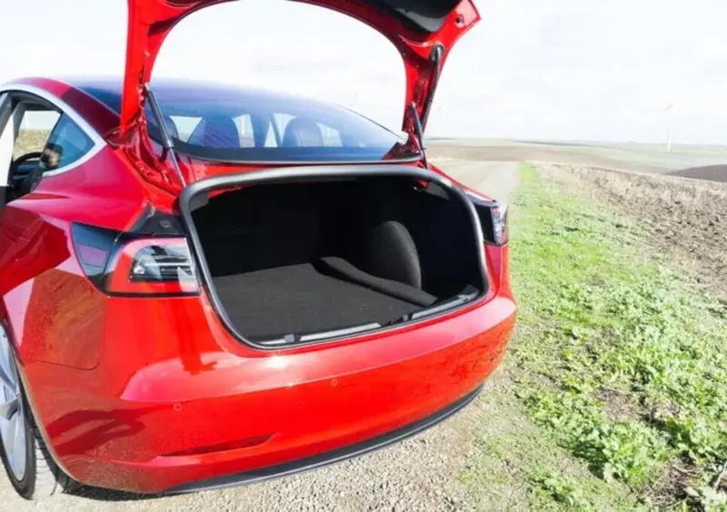 Tesla Model 3 (2018-->>) (33)