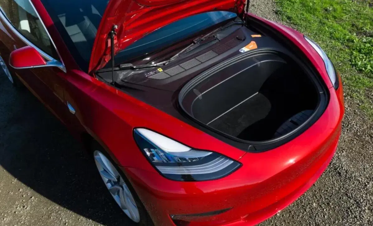 Tesla Model 3 (2018-->>) (49)