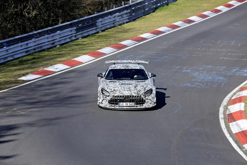 Mercedes-AMG GT Black Series 2020: aggiornamenti in arrivo [Foto spia]