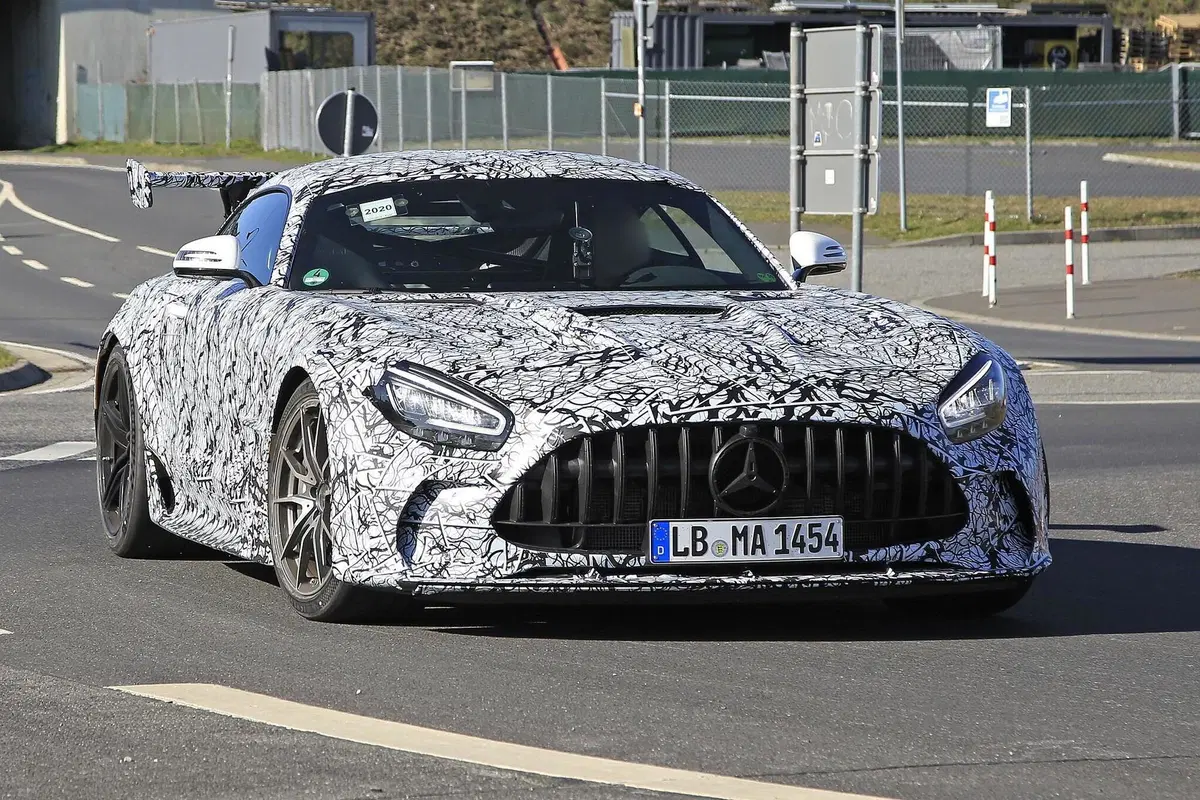 Mercedes-AMG GT Black Series 2020: aggiornamenti in arrivo [Foto spia] (11)