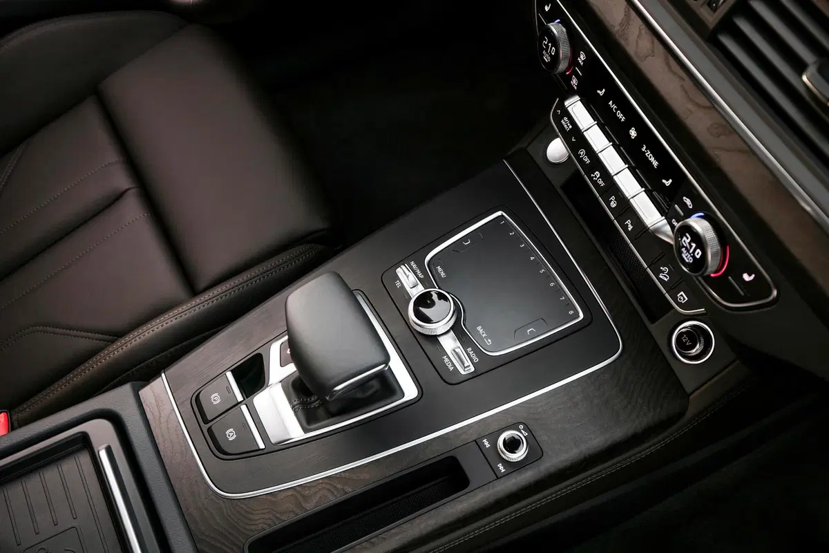 Audi Q5 50 TFSI e quattro S tronic Business (45)