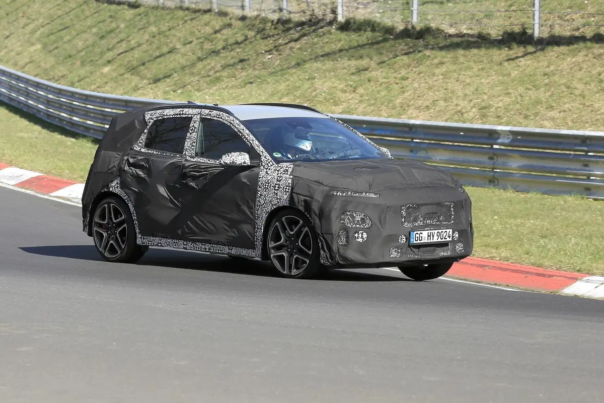 Hyundai Kona N: crossover sportivo anti Puma ST [Foto spia] (4)