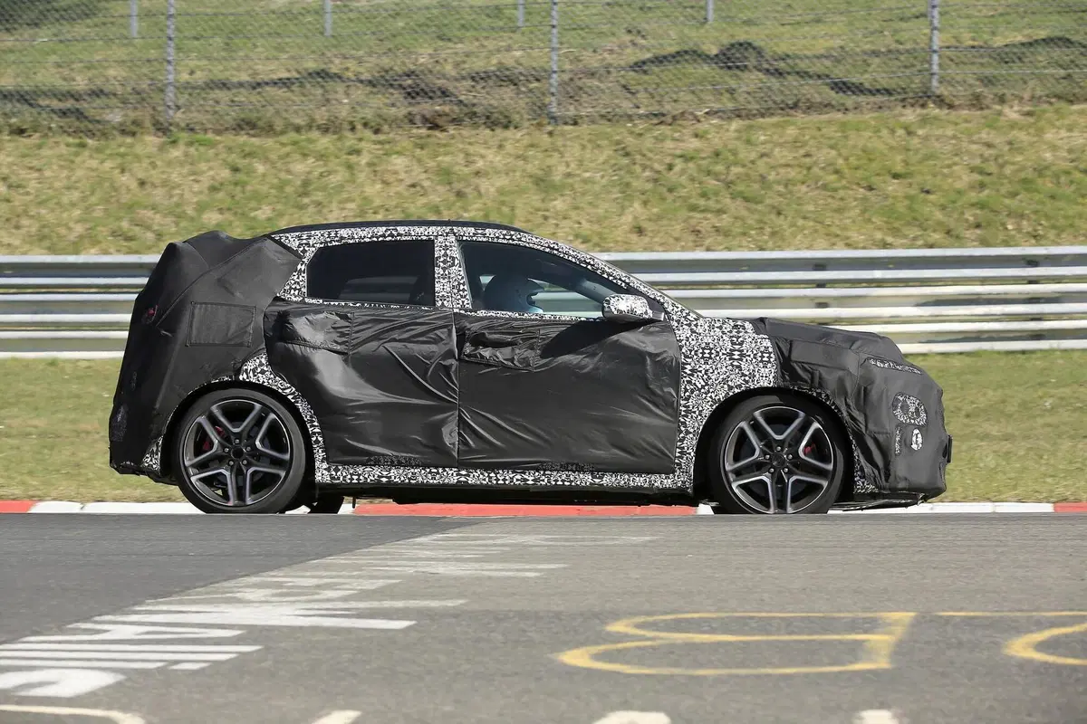 Hyundai Kona N: crossover sportivo anti Puma ST [Foto spia] (7)