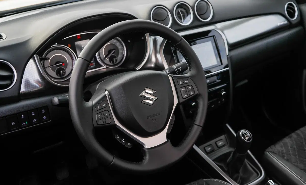 Suzuki Vitara 1.4 Hybrid Starview (30)
