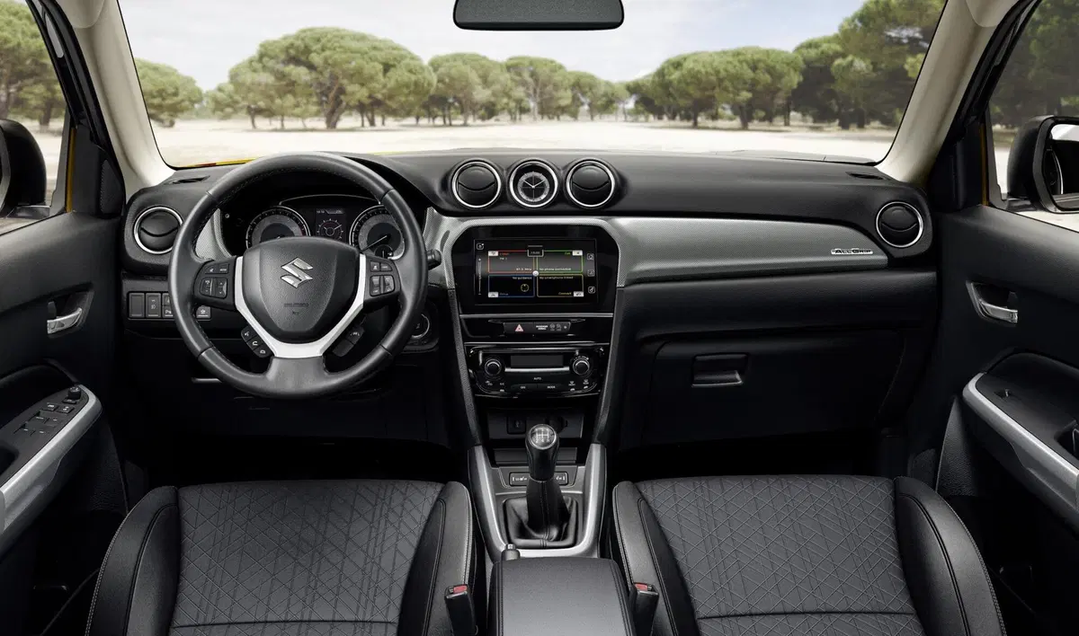Suzuki Vitara 1.4 Hybrid Starview (31)
