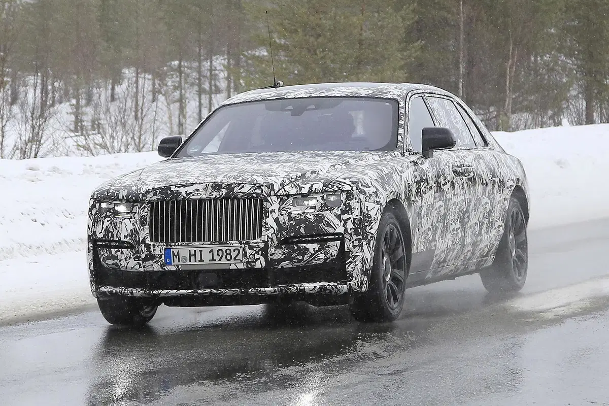 Rolls-Royce Ghost: rieccola, anche con il passo lungo [Foto spia] (3)
