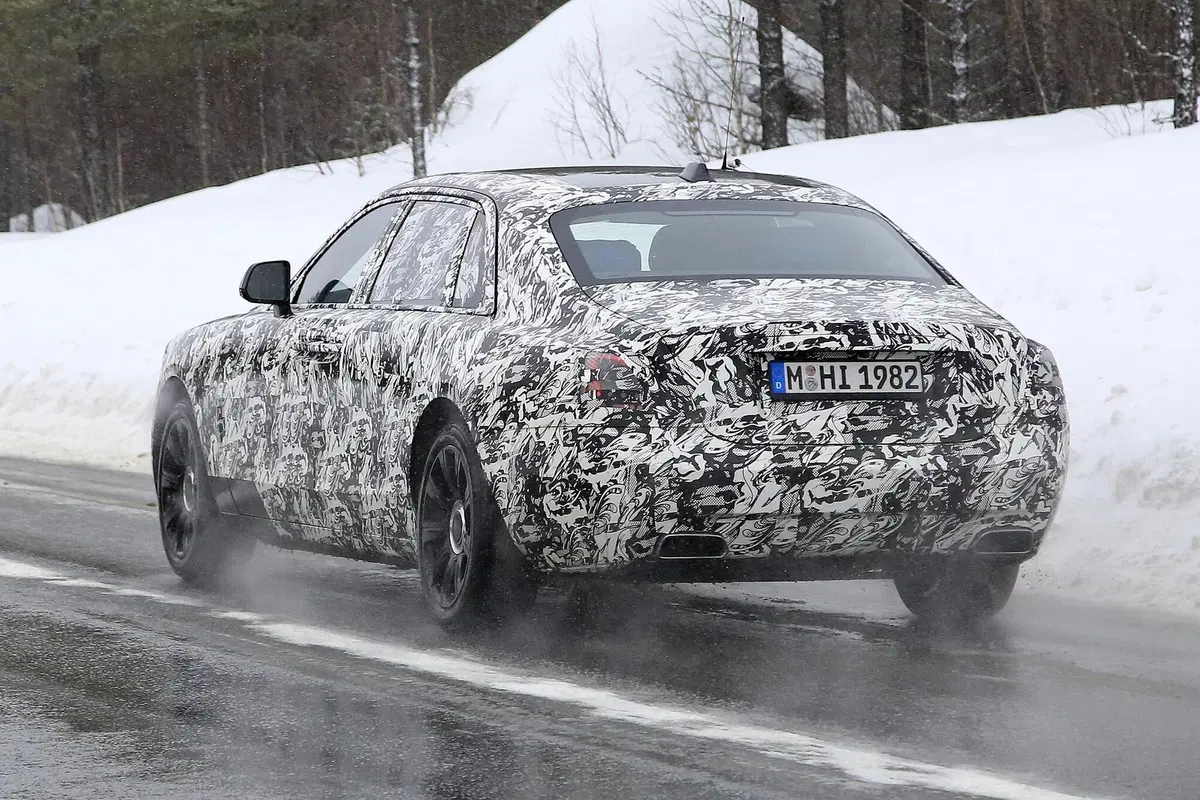 Rolls-Royce Ghost: rieccola, anche con il passo lungo [Foto spia] (11)