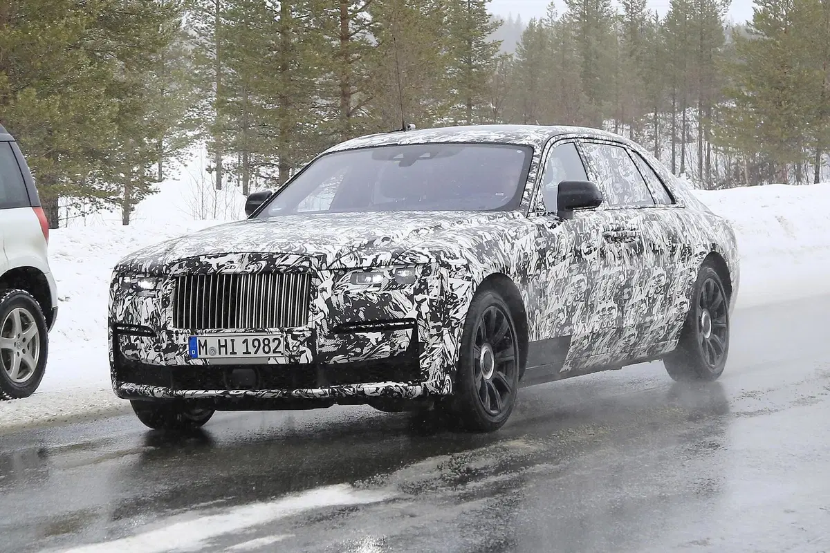 Rolls-Royce Ghost: rieccola, anche con il passo lungo [Foto spia] (4)