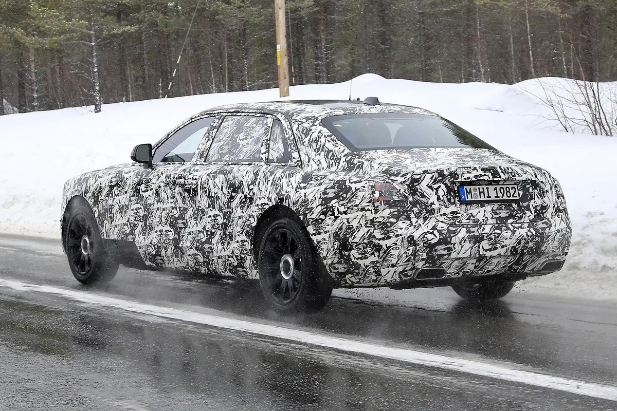 Rolls-Royce Ghost: rieccola, anche con il passo lungo [Foto spia] (9)