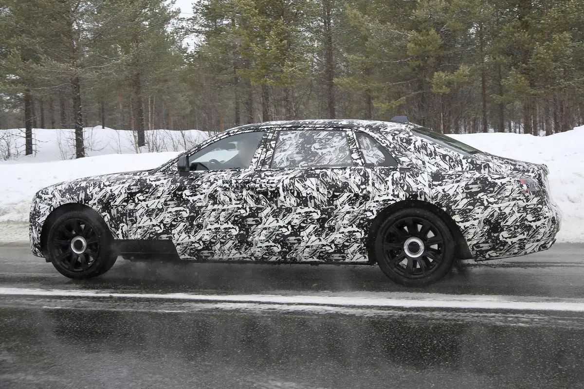 Rolls-Royce Ghost: rieccola, anche con il passo lungo [Foto spia] (8)