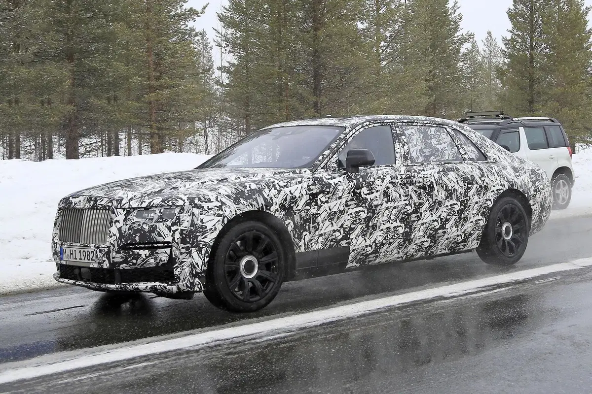 Rolls-Royce Ghost: rieccola, anche con il passo lungo [Foto spia] (7)