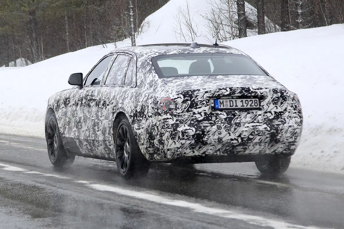 Rolls-Royce Ghost: rieccola, anche con il passo lungo [Foto spia] (10)