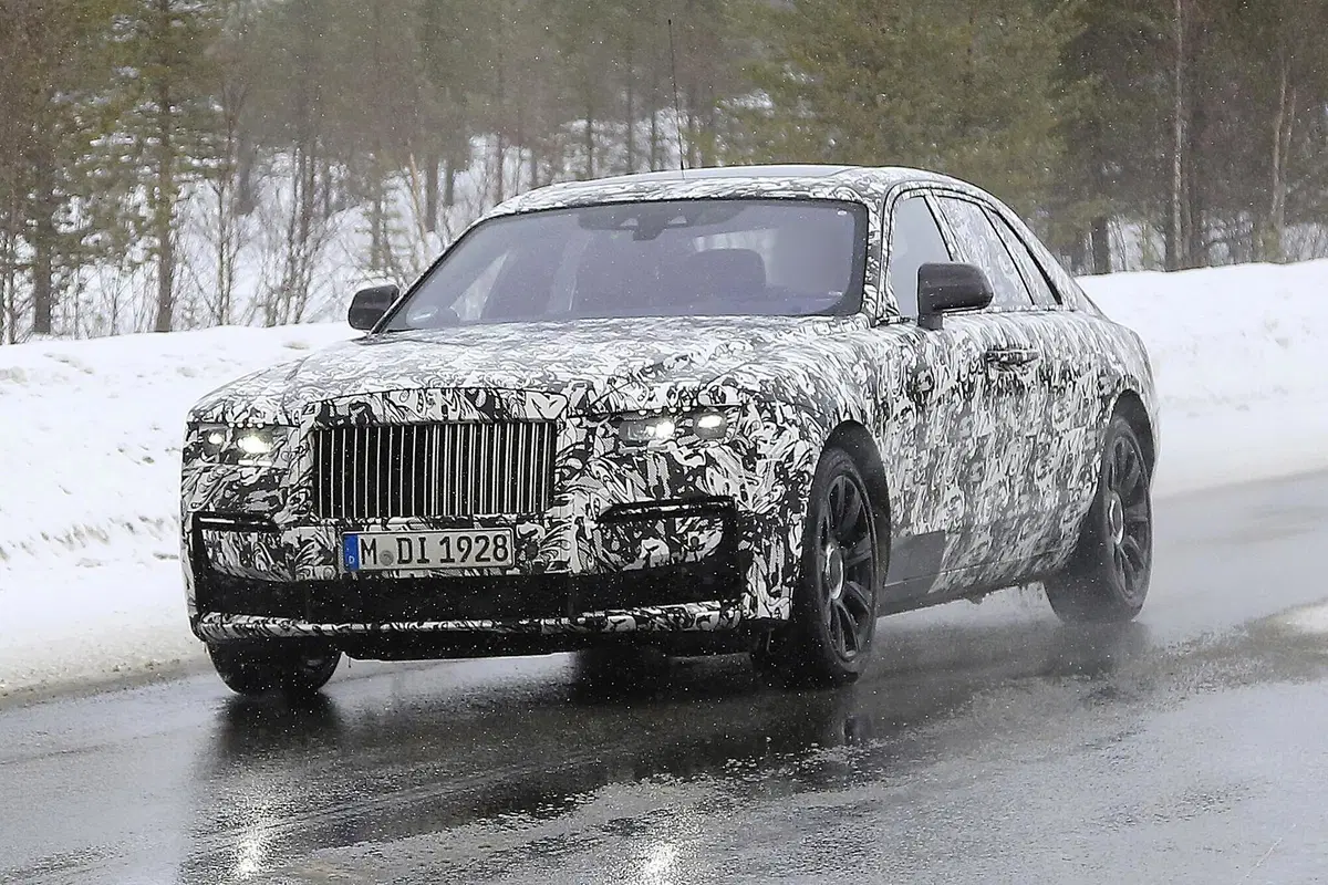 Rolls-Royce Ghost: rieccola, anche con il passo lungo [Foto spia] (3)