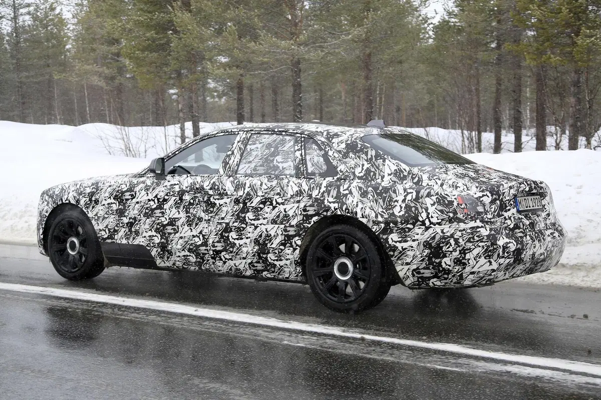 Rolls-Royce Ghost: rieccola, anche con il passo lungo [Foto spia] (7)