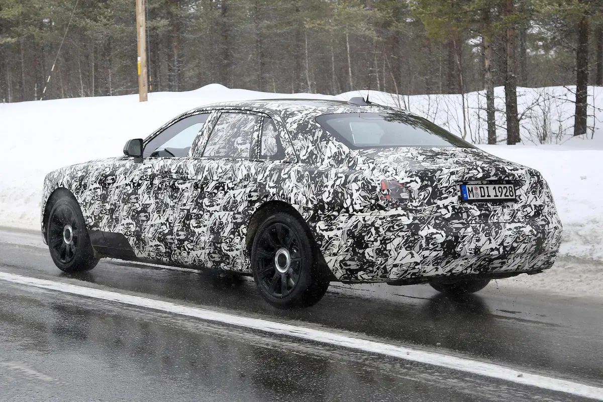Rolls-Royce Ghost: rieccola, anche con il passo lungo [Foto spia] (8)