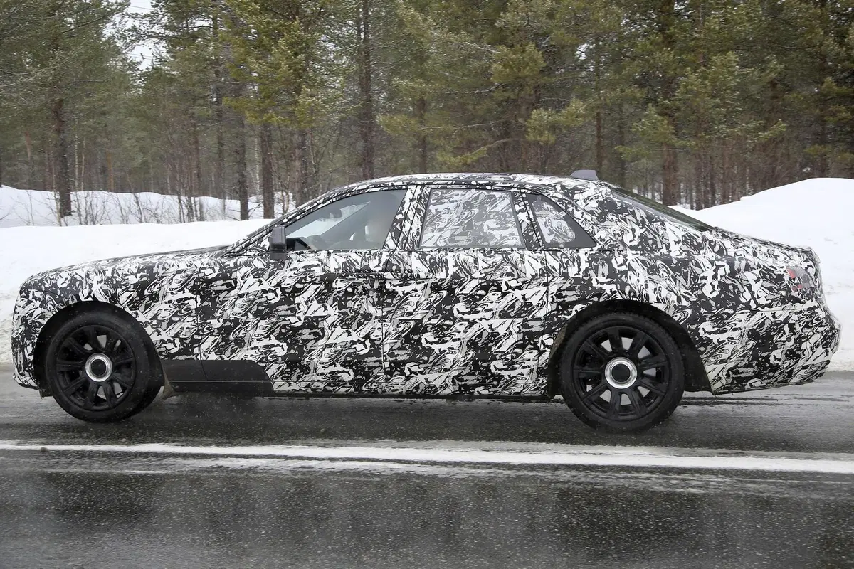 Rolls-Royce Ghost: rieccola, anche con il passo lungo [Foto spia] (6)