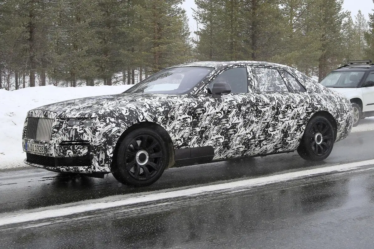 Rolls-Royce Ghost: rieccola, anche con il passo lungo [Foto spia] (4)