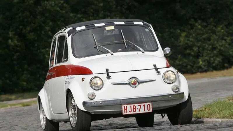 Quale è l’auto compatta sportiva più famosa? E la più emozionante? Non certo solo Mini Cooper o 500 Abarth [Foto Gallery]