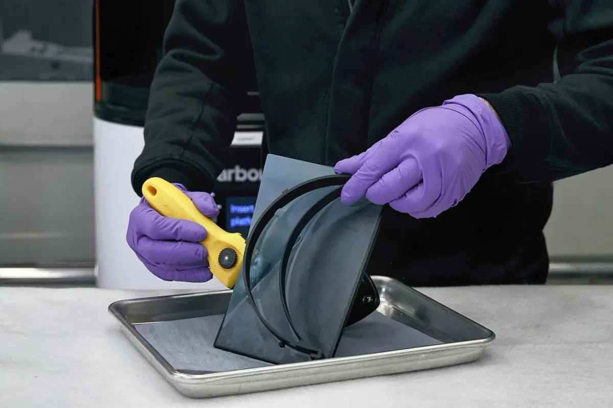 Lamborghini: al via la produzione di mascherine chirurgiche (6)