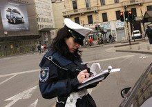 Le nuove multe per il blocco Covid-19 anche dalla polizia municipale: come fermano auto e moto i vigili urbani