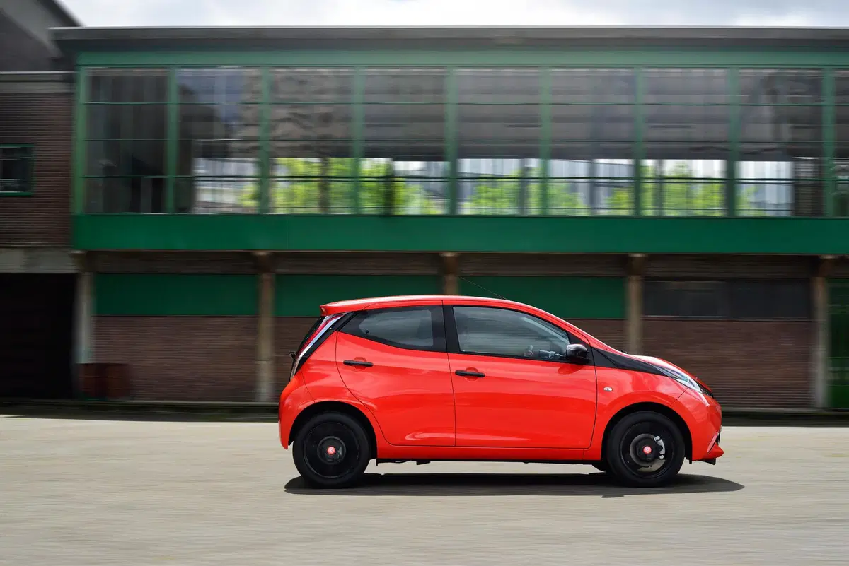 Toyota Aygo Connect 1.0 VVT-i 72 CV 5 porte x-cool (7)