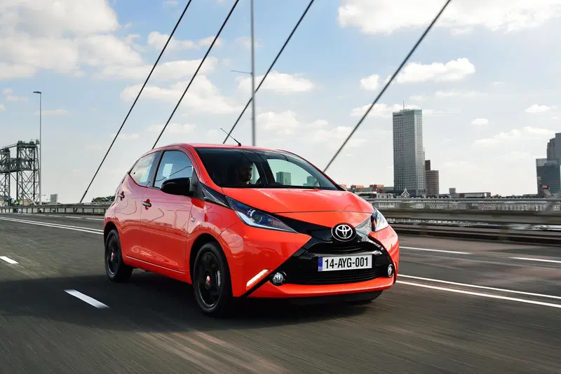 Toyota Aygo Connect 1.0 VVT-i 72 CV 5 porte x-cool