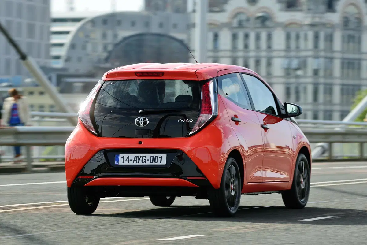 Toyota Aygo Connect 1.0 VVT-i 72 CV 5 porte x-cool (5)