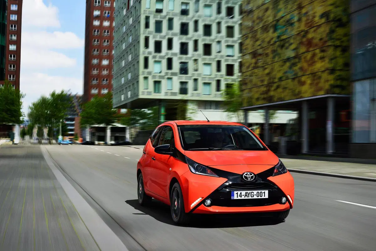 Toyota Aygo Connect 1.0 VVT-i 72 CV 5 porte x-cool (3)