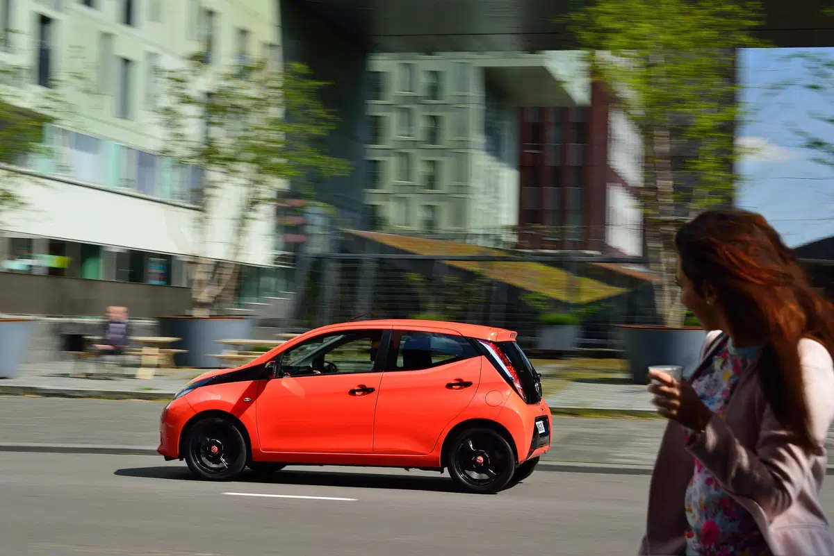 Toyota Aygo Connect 1.0 VVT-i 72 CV 5 porte x-cool (4)