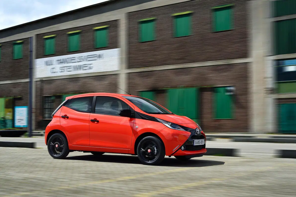 Toyota Aygo Connect 1.0 VVT-i 72 CV 5 porte x-cool (8)