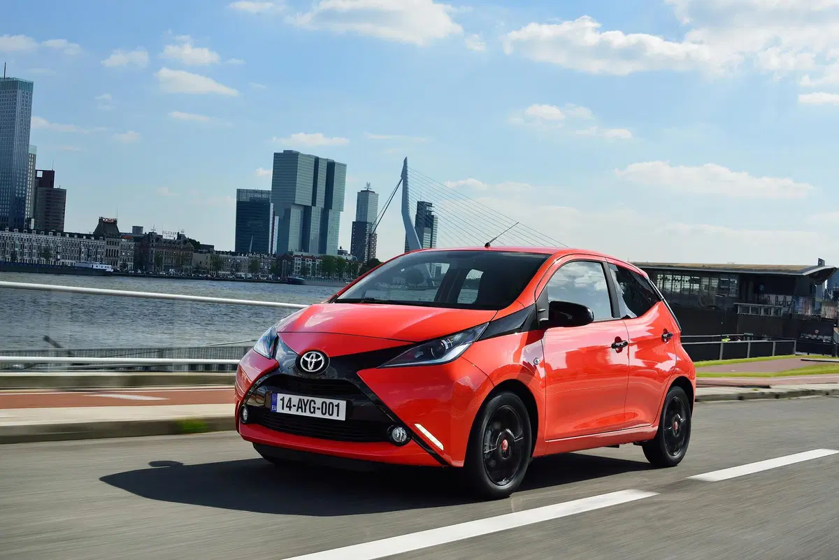 Toyota Aygo Connect 1.0 VVT-i 72 CV 5 porte x-cool (10)