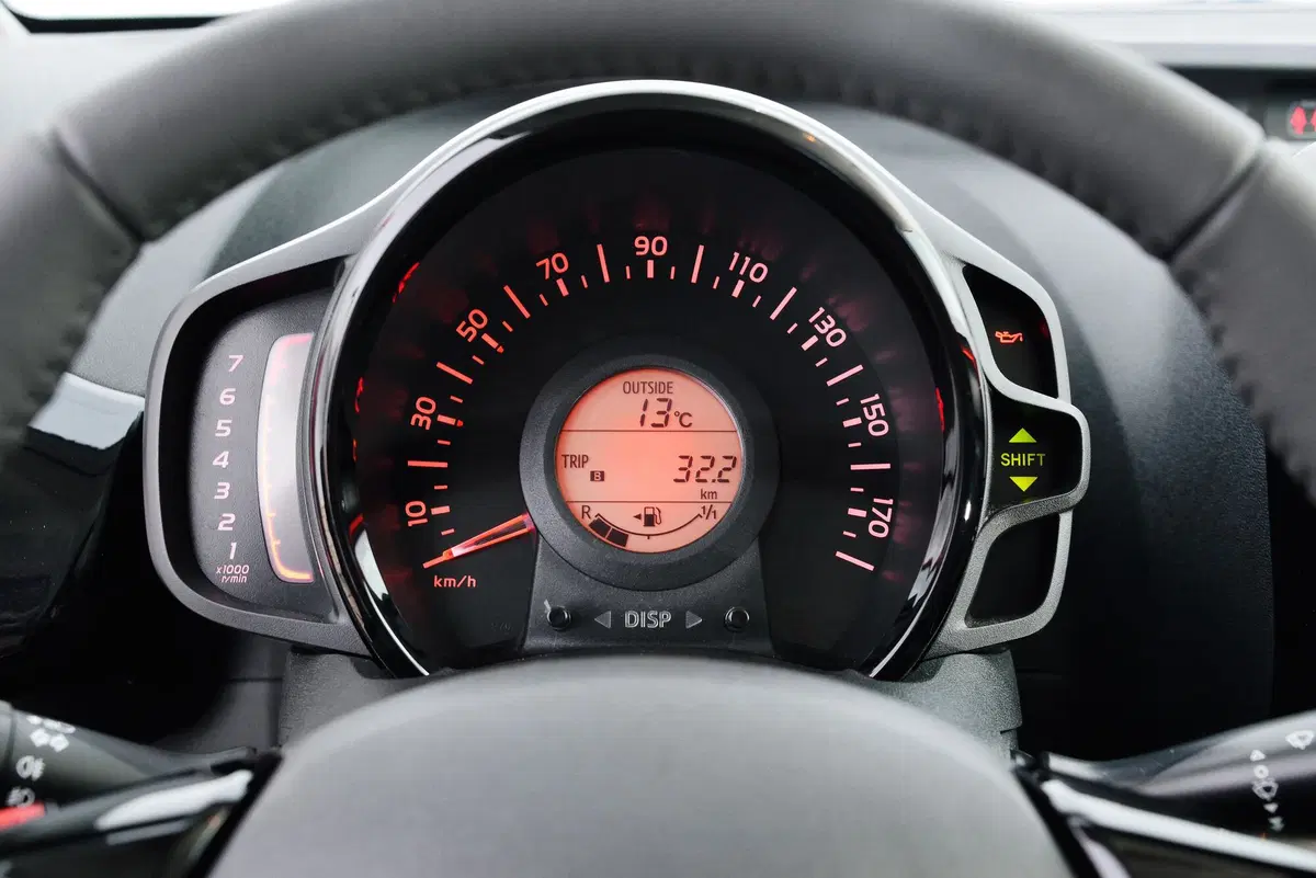 Toyota Aygo Connect 1.0 VVT-i 72 CV 5 porte x-cool (11)