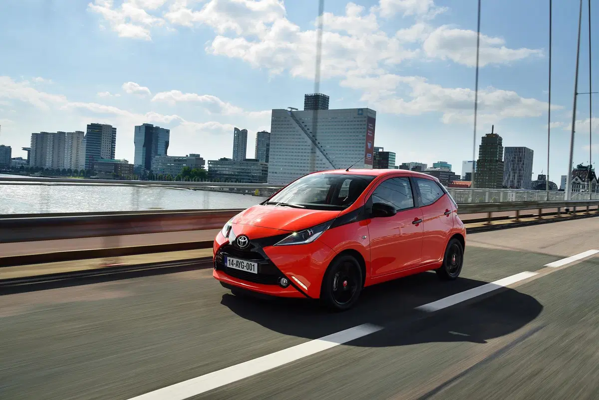 Toyota Aygo Connect 1.0 VVT-i 72 CV 5 porte x-cool (9)