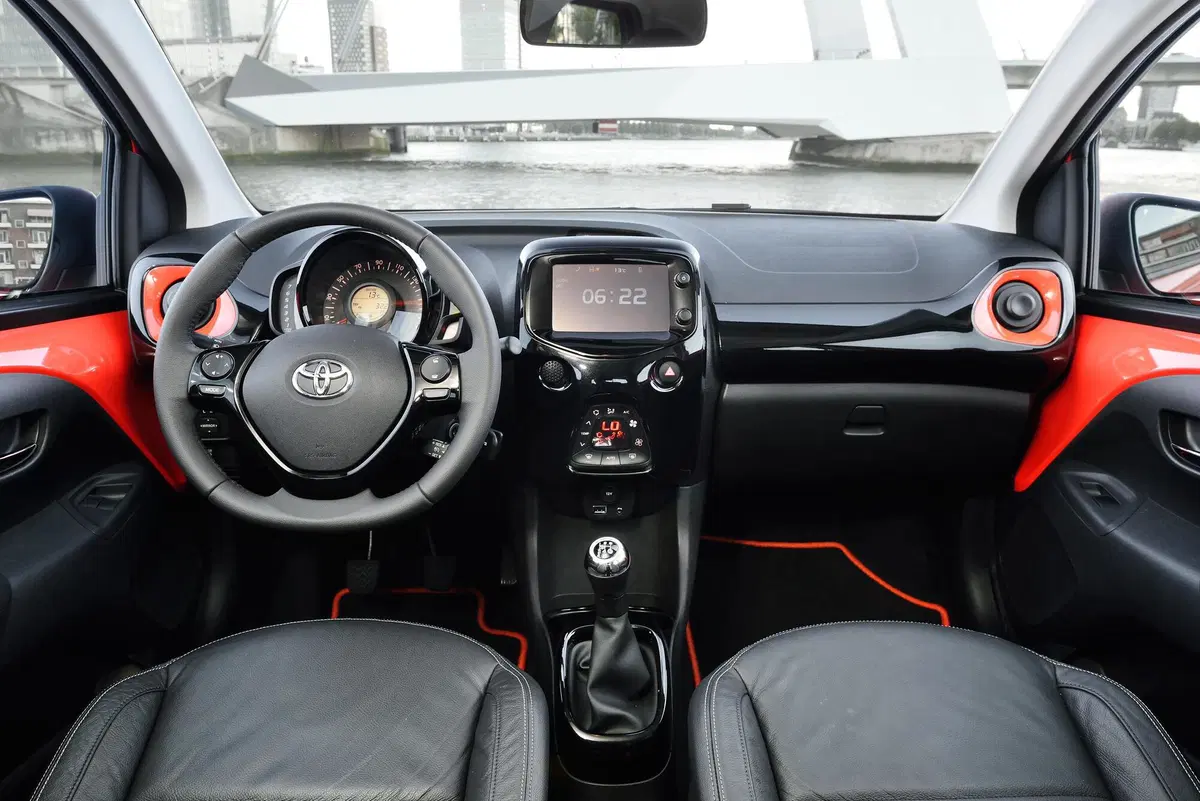 Toyota Aygo Connect 1.0 VVT-i 72 CV 5 porte x-cool (15)