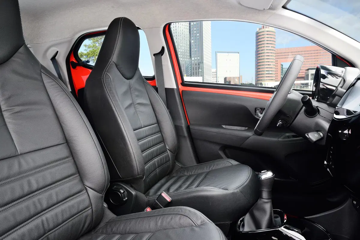 Toyota Aygo Connect 1.0 VVT-i 72 CV 5 porte x-cool (12)