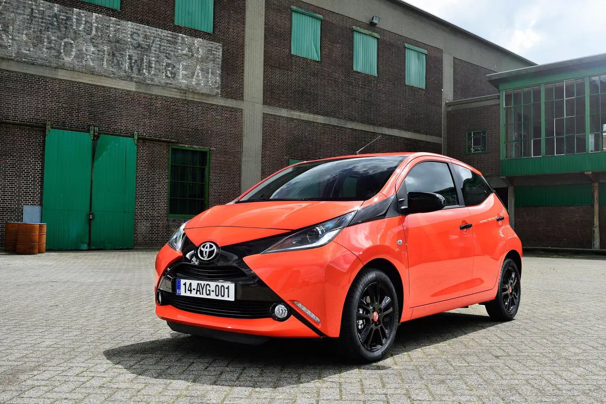 Toyota Aygo Connect 1.0 VVT-i 72 CV 5 porte x-cool (6)