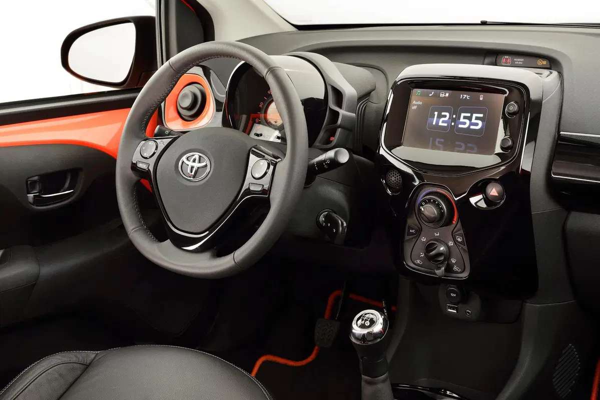 Toyota Aygo Connect 1.0 VVT-i 72 CV 5 porte x-cool (23)