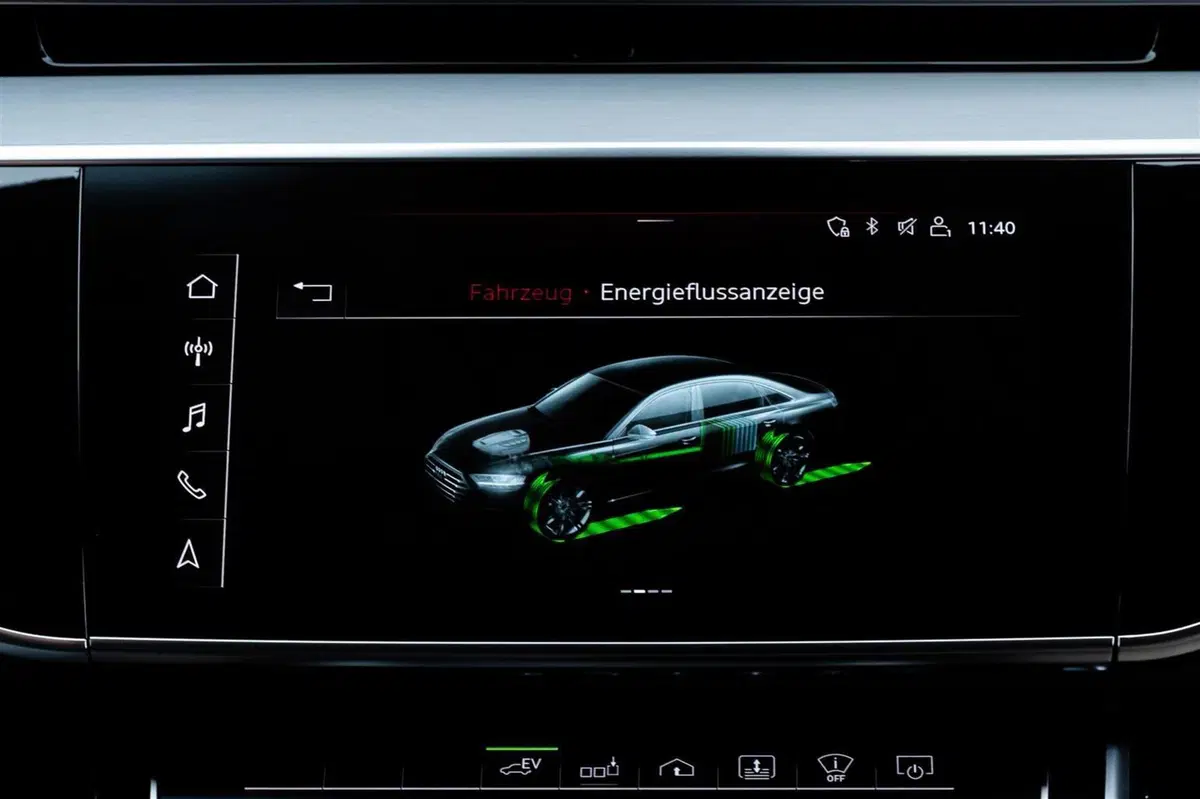 Audi A8 2020: novità V8 mild hybrid benzina e diesel (10)