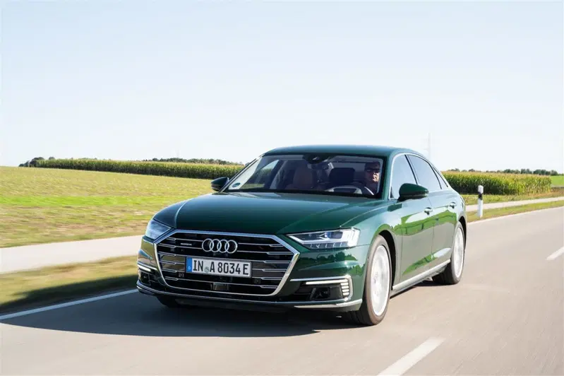 Audi A8 2020: novit&agrave; V8 mild hybrid benzina e diesel