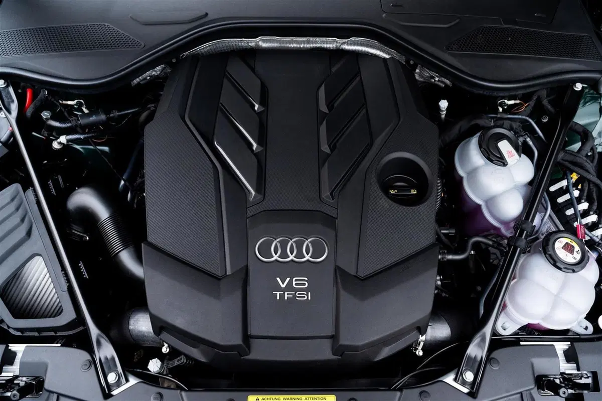 Audi A8 2020: novità V8 mild hybrid benzina e diesel (7)