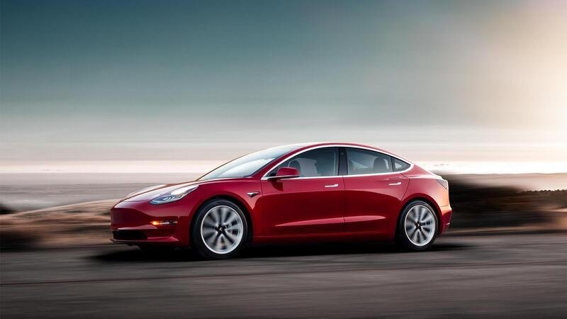 Tesla: consegna auto a domicilio in bisarca