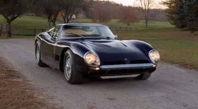 La bella ibrida che sfida Ferrari, Bizzarrini 5300 GT Coupé Strada. Prezzo? Da definire