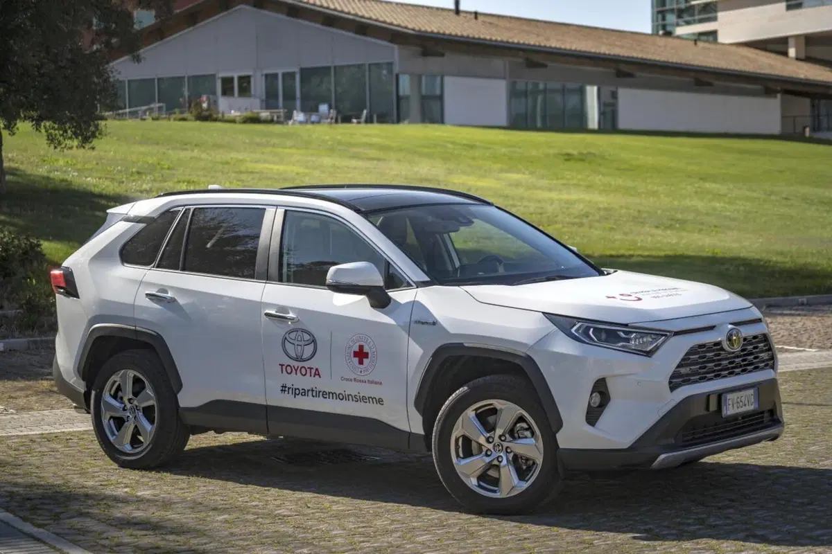 Toyota Italia: a disposizione una flotta per la Croce Rossa Italiana (5)