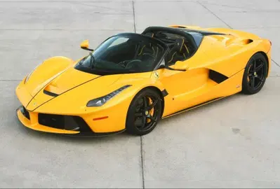 Ferrari LaFerrari Aperta, un esemplare all'asta