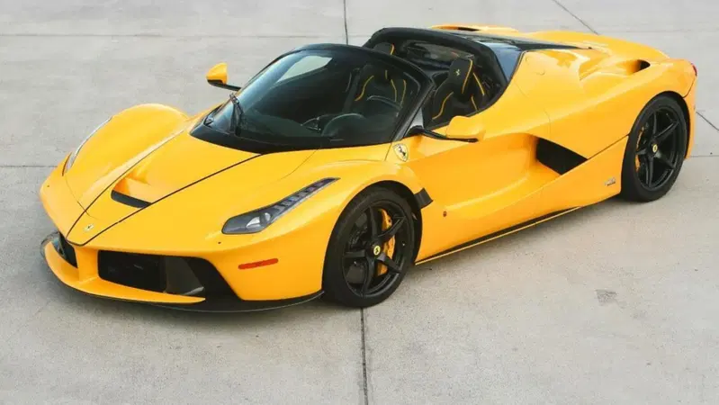 Ferrari LaFerrari Aperta, un esemplare all'asta