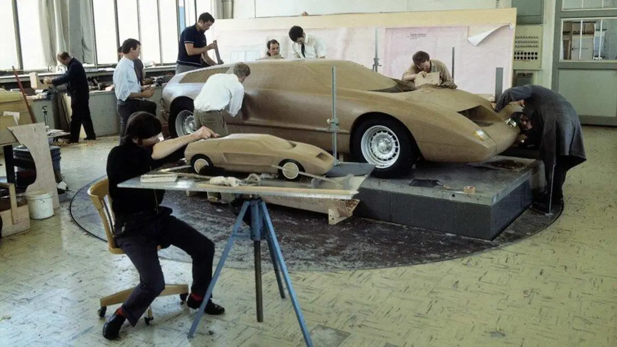Chi la indovina meriterebbe un premio da Mike Bongiorno: Mystery Supercar tedesca su base Mercedes, con impronta Porsche, Lamborghini e pure Ferrari [video] (8)