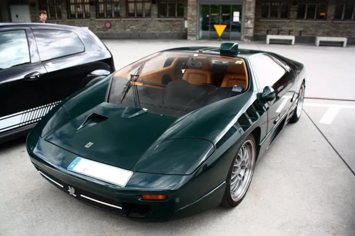 Chi la indovina meriterebbe un premio da Mike Bongiorno: Mystery Supercar tedesca su base Mercedes, con impronta Porsche, Lamborghini e pure Ferrari [video] (2)
