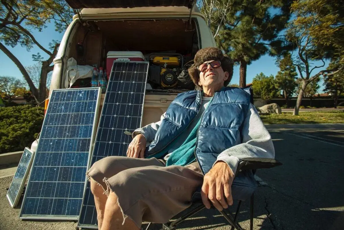 California USA, Il dramma dei senzatetto anche a L.A.: per le strade della città americana non solo ZEV autonomi, star di Hollywood e auto da sogno [foto gallery] (2)
