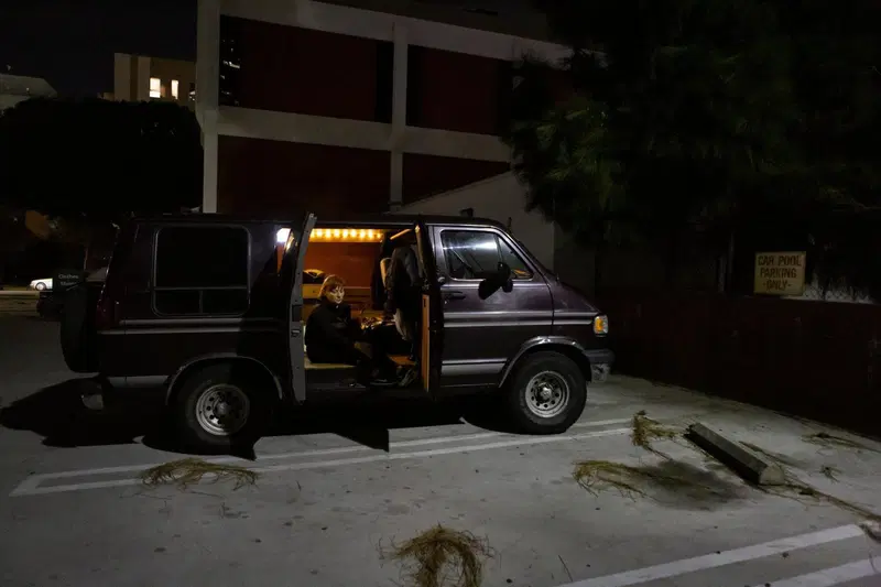 California USA, Il dramma dei senzatetto anche a L.A.: per le strade della citt&agrave; americana non solo ZEV autonomi, star di Hollywood e auto da sogno [foto gallery]