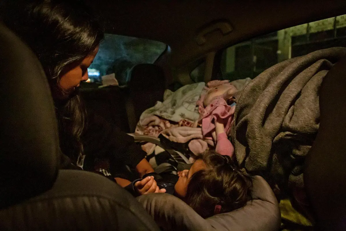 California USA, Il dramma dei senzatetto anche a L.A.: per le strade della città americana non solo ZEV autonomi, star di Hollywood e auto da sogno [foto gallery] (5)